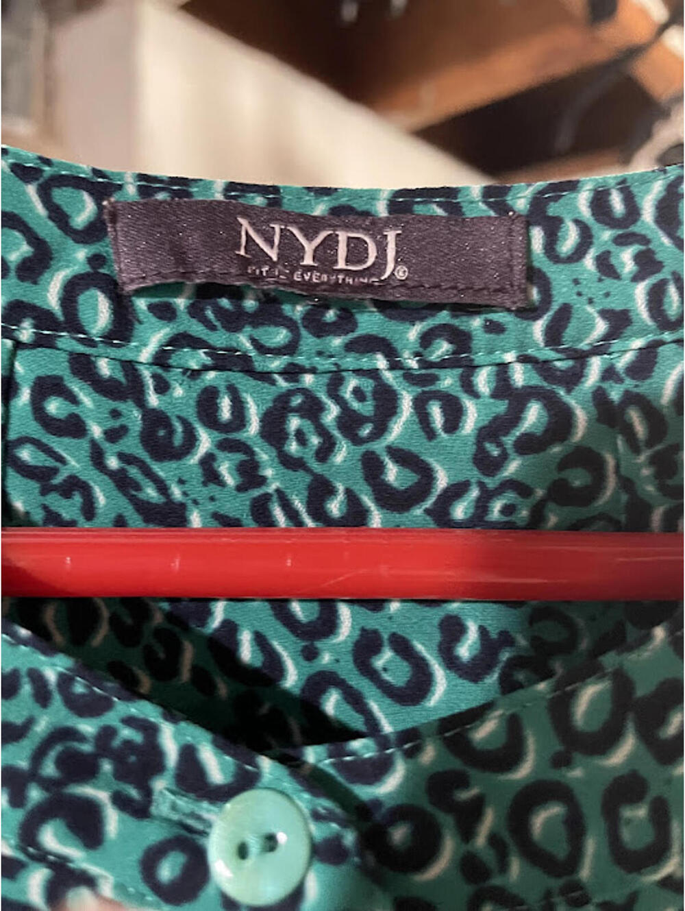 NYDJ Pintuck Blouse Top Women's L Green Black Animal Leopard Print Lightweight - Picture 11 of 11